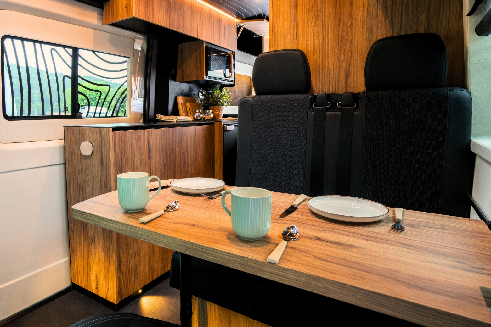 003 Ciclope Mencia 420 & 420e kitchen and dining room