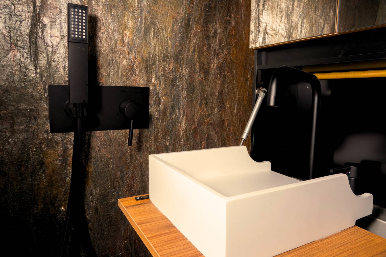 004 Ciclope Mencia 230 Corian® washbasin module