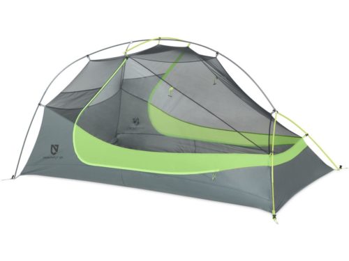 Dragonfly™ füllt die Lücke für die meisten Backpacker mit einem idealen Verhältnis von Gewicht und Wohnlichkeit in einem freistehenden Zelt. Die großen trapezförmigen Apsiden bieten Platz für die...