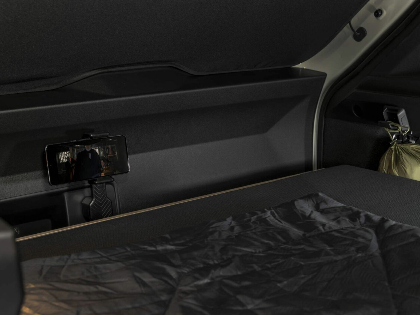 Dacia Duster MicroCamper Sleeping Box (13)