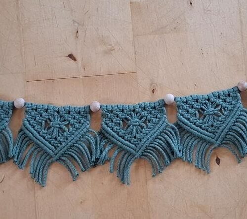 Knotenliebe Makramee Wimpelkette, jadegrün, 110cm