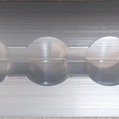 Alu-Zurrschiene halbrund (2000 x 50 x 11,5 mm) - Ladungssicherung & Befestigung von Zurrschienen.com
