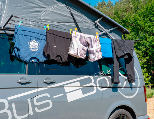 BusBoxx Wäscheleine für original Kederschiene VW T5 / T6 / T6.1 / T7 New California Beach Vormontiert - Halterungen & Fächer